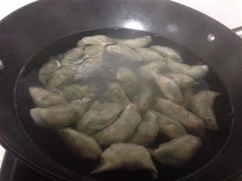 韭菜猪肉水饺的做法步骤3