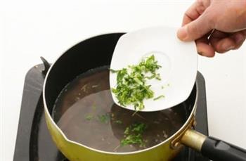 姜丝芹菜猪红汤的做法步骤5