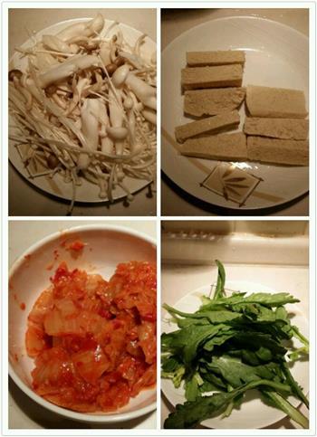 辣白菜五花豆腐汤的做法步骤2