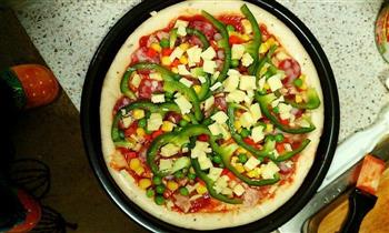 金枪鱼培根蔬菜披萨的做法图解3