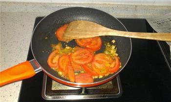 茄汁蛋包饭的做法步骤2
