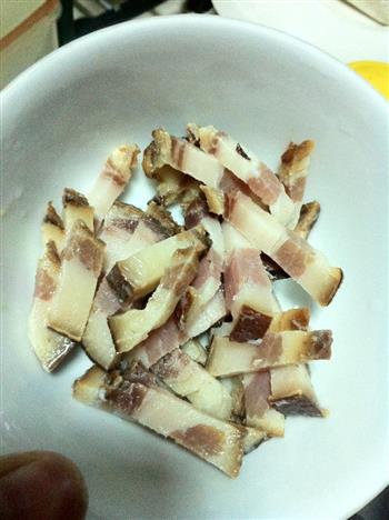 腊肉炒黄豆芽的做法步骤1