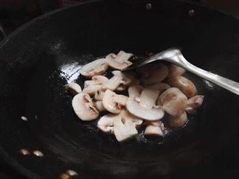 DIY奶油蘑菇浓汤的做法步骤3