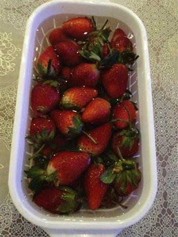 草莓生日蛋糕的做法步骤2