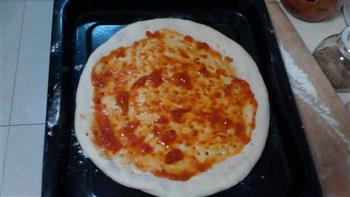 鲜虾腊肠披萨的做法图解8