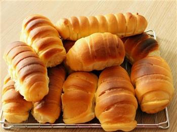 玉米油 肉松 胖←-←毛毛虫 面包的做法图解5