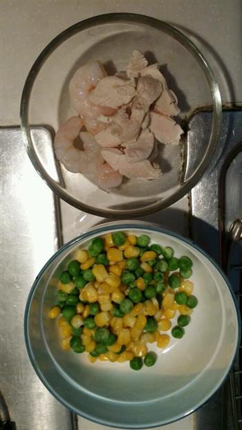 彩蔬虾仁鸡肉芝士焗饭的做法步骤2