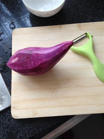 紫薯红豆薏仁黑米花生红枣粥的做法图解3