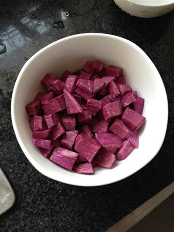 紫薯红豆薏仁黑米花生红枣粥的做法图解4