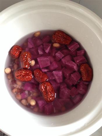 紫薯红豆薏仁黑米花生红枣粥的做法图解5