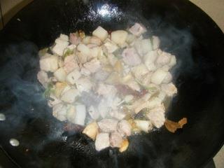 土豆红烧肉的做法步骤5