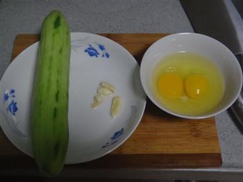 黄瓜炒蛋的做法步骤1