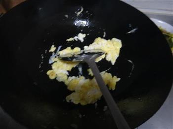 黄瓜炒蛋的做法步骤3