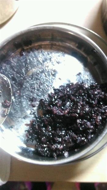 芒果紫米牛奶羹的做法步骤1