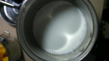 芒果紫米牛奶羹的做法步骤3