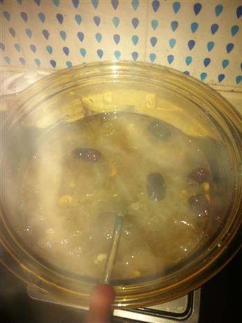 桂圆银耳莲子汤的做法步骤1