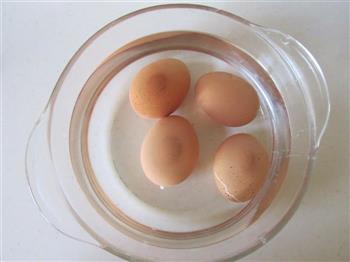 三文鱼沙拉鸡蛋盏的做法图解3