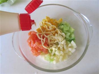 三文鱼沙拉鸡蛋盏的做法步骤7