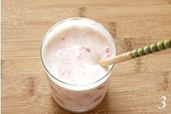 酸奶草莓奶昔的做法图解3