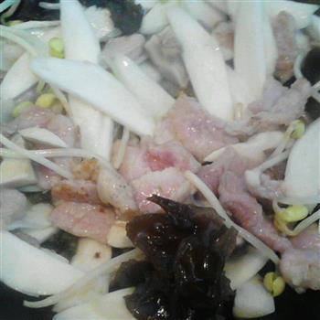 茭白香菇黑木耳炒肉片的做法步骤5