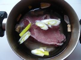咖喱牛肉粉丝汤的做法图解2
