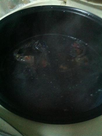 山药玉米乌鸡汤的做法步骤1
