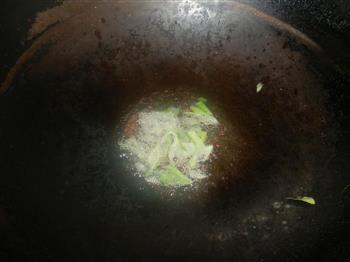 绿豆芽炒韭菜的做法步骤2
