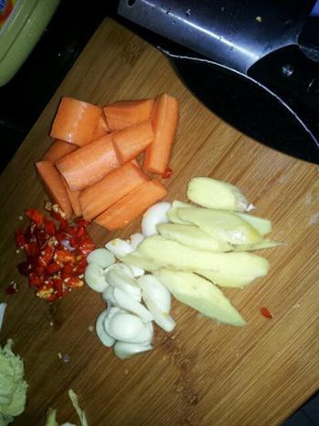 胡萝卜红枣鸡汤，鸡肉汤鸡肉火锅，鸡火锅的做法步骤1