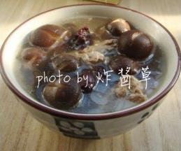 香菇红枣排骨汤的做法图解5