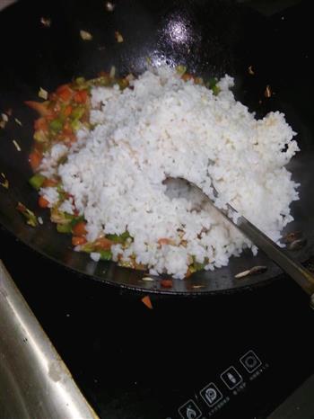 什锦蔬菜炒米饭的做法图解5