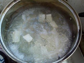 白菜炖豆腐  冬日暖心菜肴的做法步骤2