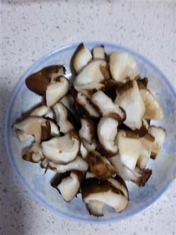 菜花香菇炒肉片的做法步骤2