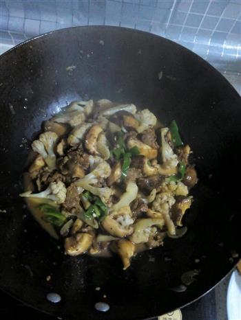菜花香菇炒肉片的做法步骤6