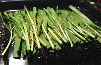 香烤韭菜的做法步骤2