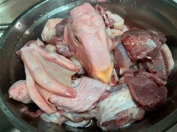 鸡腿菇焖鸭肉的做法图解1