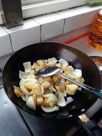咖喱土豆炖鸡块的做法步骤4