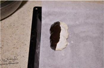 酥脆法式蛋白霜配黑巧克力的做法图解10