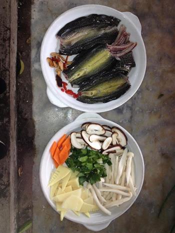 台湾泥鳅三鲜汤的做法步骤2