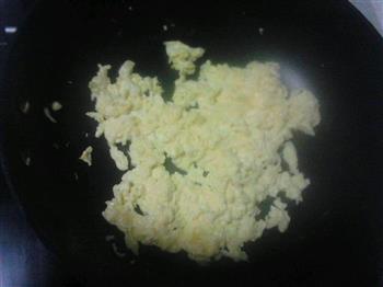 羊肉胡萝卜炒鸡蛋的做法步骤1