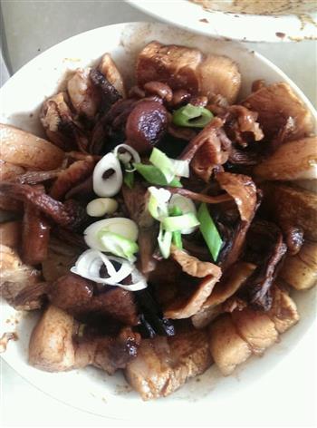 黄蘑扣肉哈尔滨居家菜馆的招牌的做法步骤3