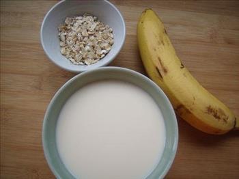 香蕉牛奶燕麦的做法图解1