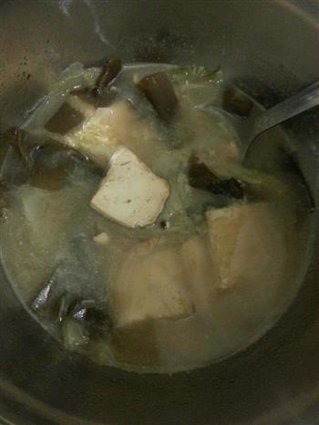 豆腐海带白菜汤的做法图解1