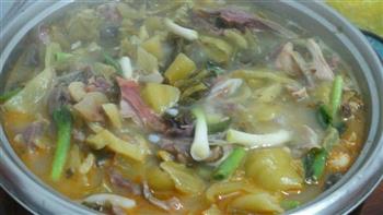 酸菜牛杂汤的做法步骤1