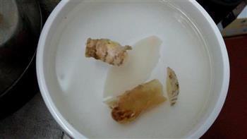 花胶响螺肉海底椰排骨汤的做法步骤3