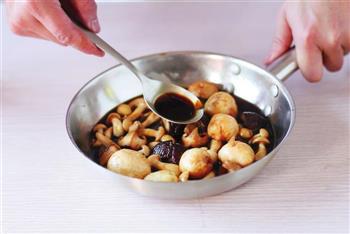 香浓菌菇面筋锅的做法步骤3
