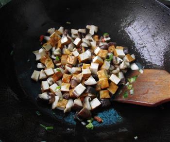 香菇豆腐粒的做法步骤5