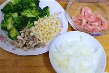 北极虾蔬菜白酱意面的做法步骤2