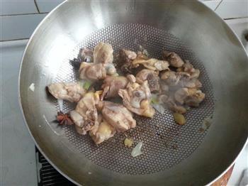 红蘑炖鸡肉的做法步骤7