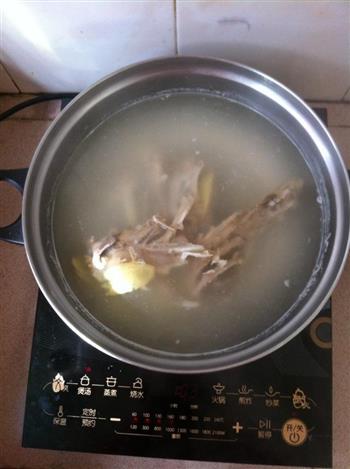白菜鸭肉粥的做法图解2