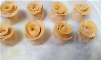 玫瑰花状的胡萝卜馒头的做法步骤2